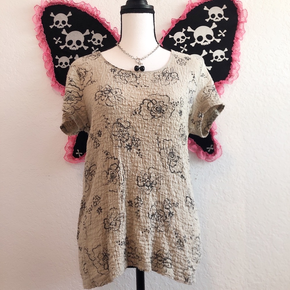 CUTE CREAM COLOR TOP WITH FLORAL PRINT